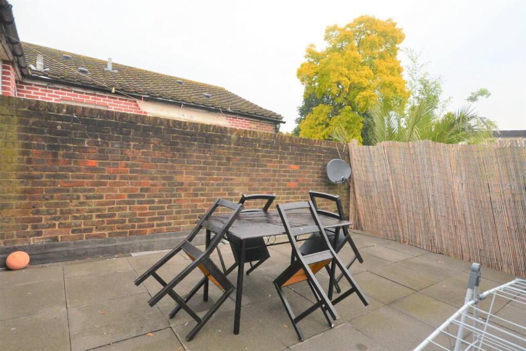 Spacious 2Bedroom Condo With Patio By Excel Centre London Exterior photo