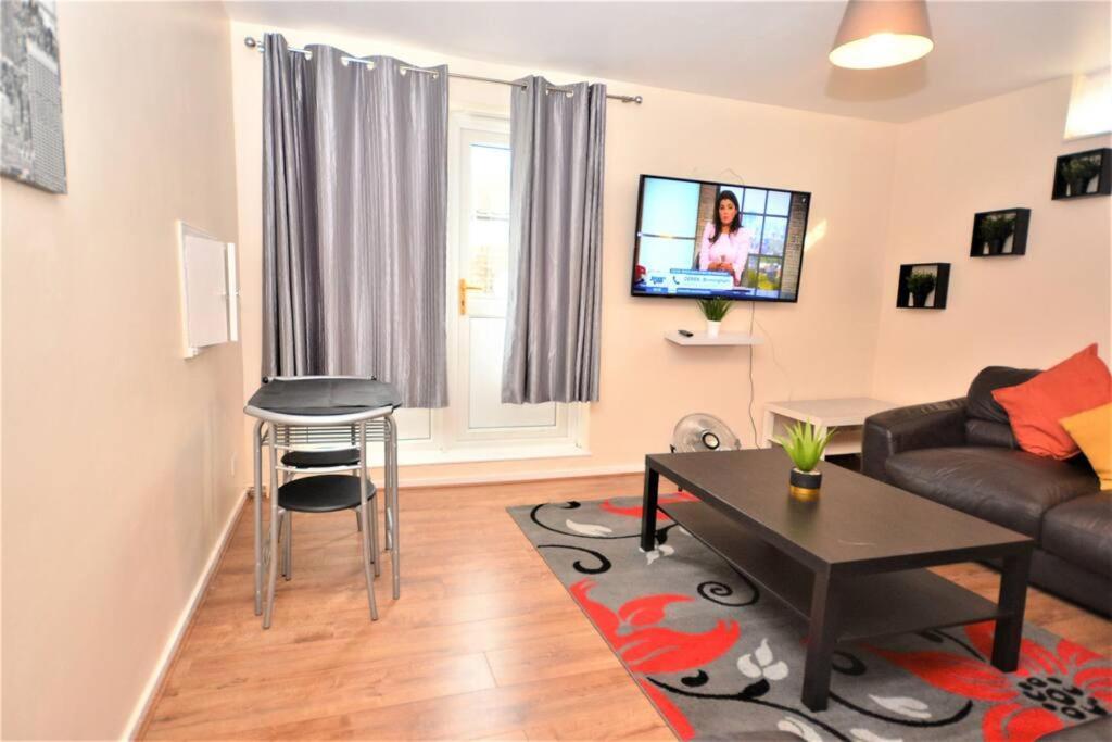 Spacious 2Bedroom Condo With Patio By Excel Centre London Exterior photo
